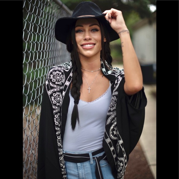 Embroidered Black and White Border Kimono - Picture 8 of 11